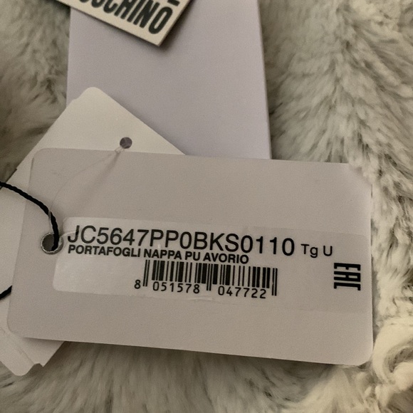 Brand new LOVE MOSCHINO bifold cream wallet - Picture 10 of 12